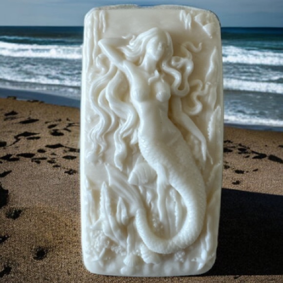 Mermaid Soap - Handmade Soap - Goats Milk & Vanilla - Picture 2 of 4
